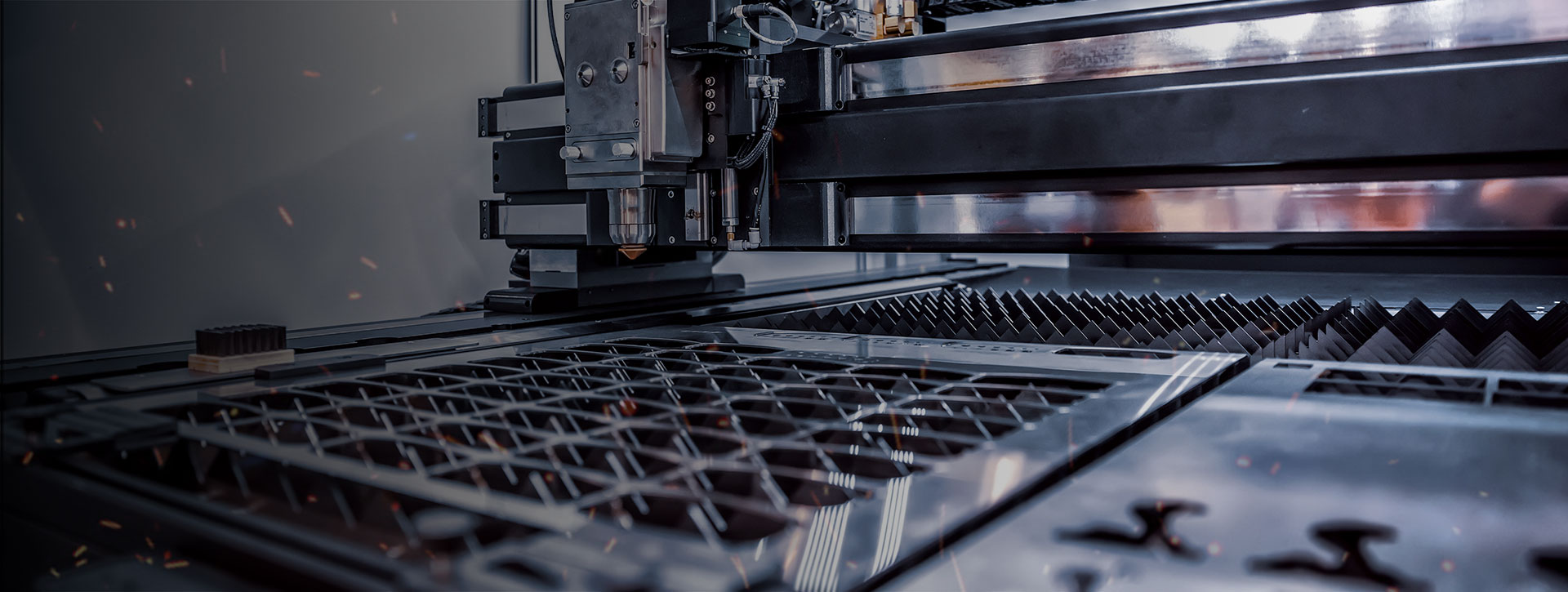 Metale Işık <br> Tutan Güç !